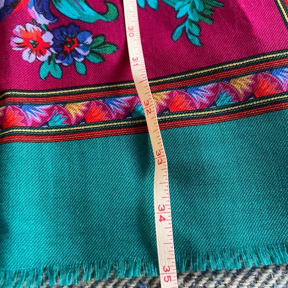 Liz Claiborne Vintage Scarf, 100% Wool, made in Japan - Picture 10 of 11
